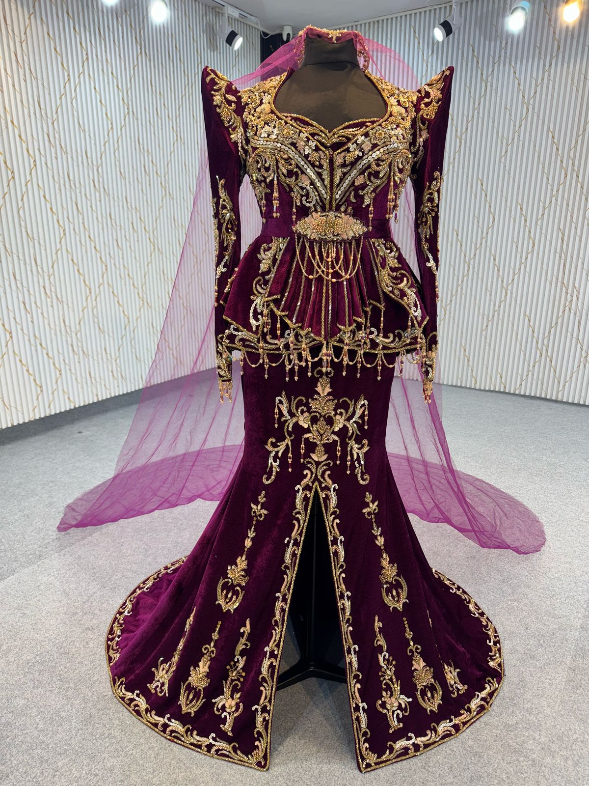 MRAF7039 KARAKOU WITH ROBE SIRENE