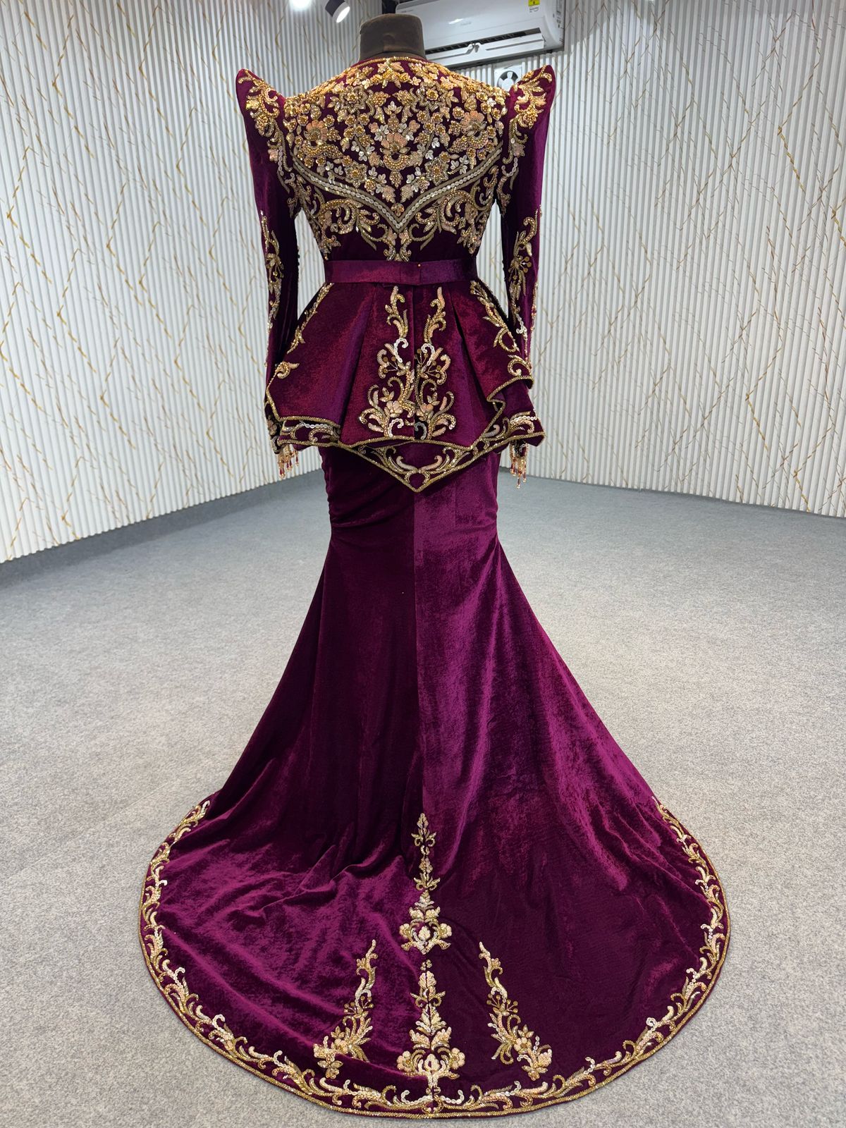 MRAF7039 KARAKOU WITH ROBE SIRENE