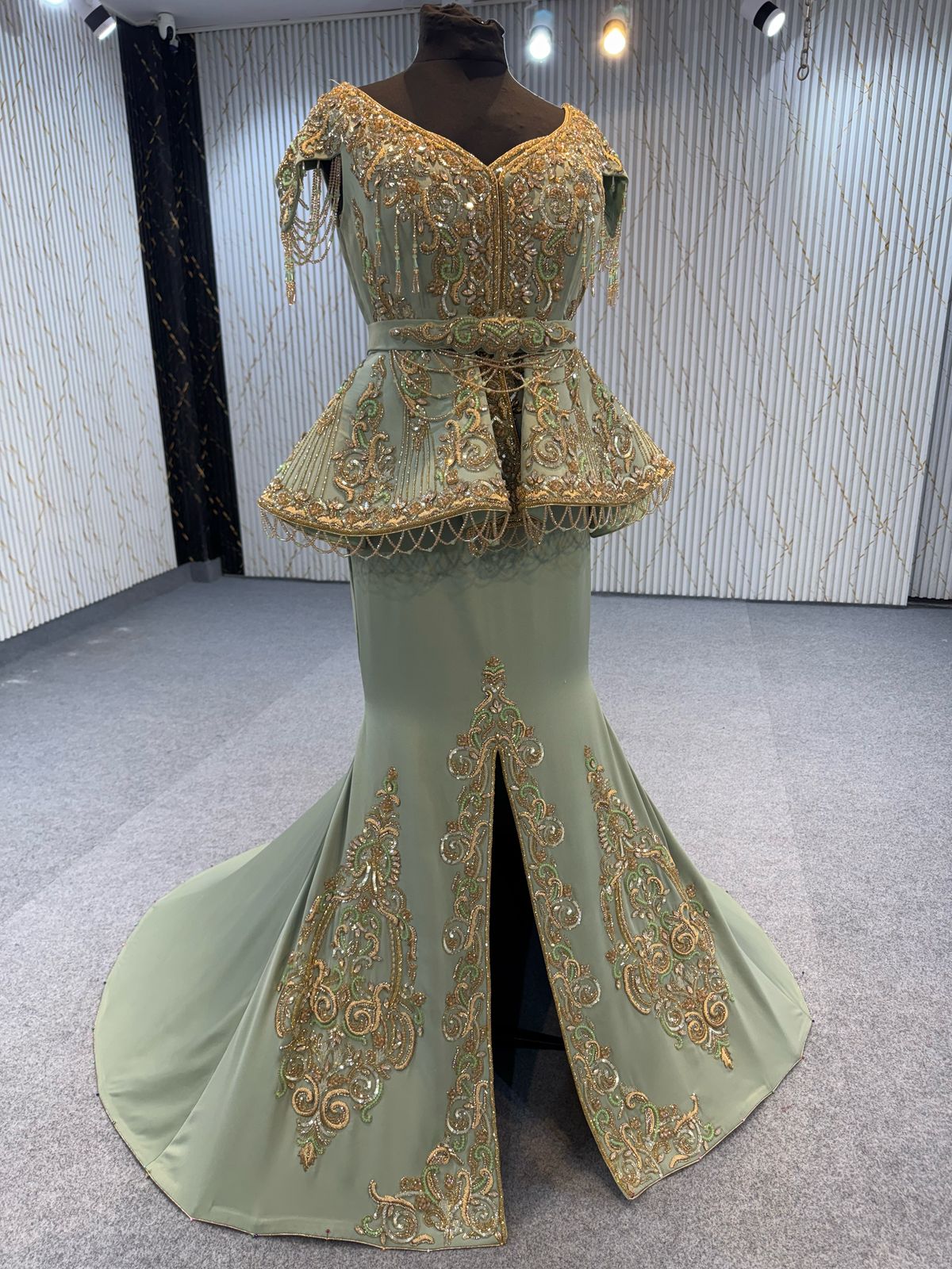Mraf8829 karakou with cape