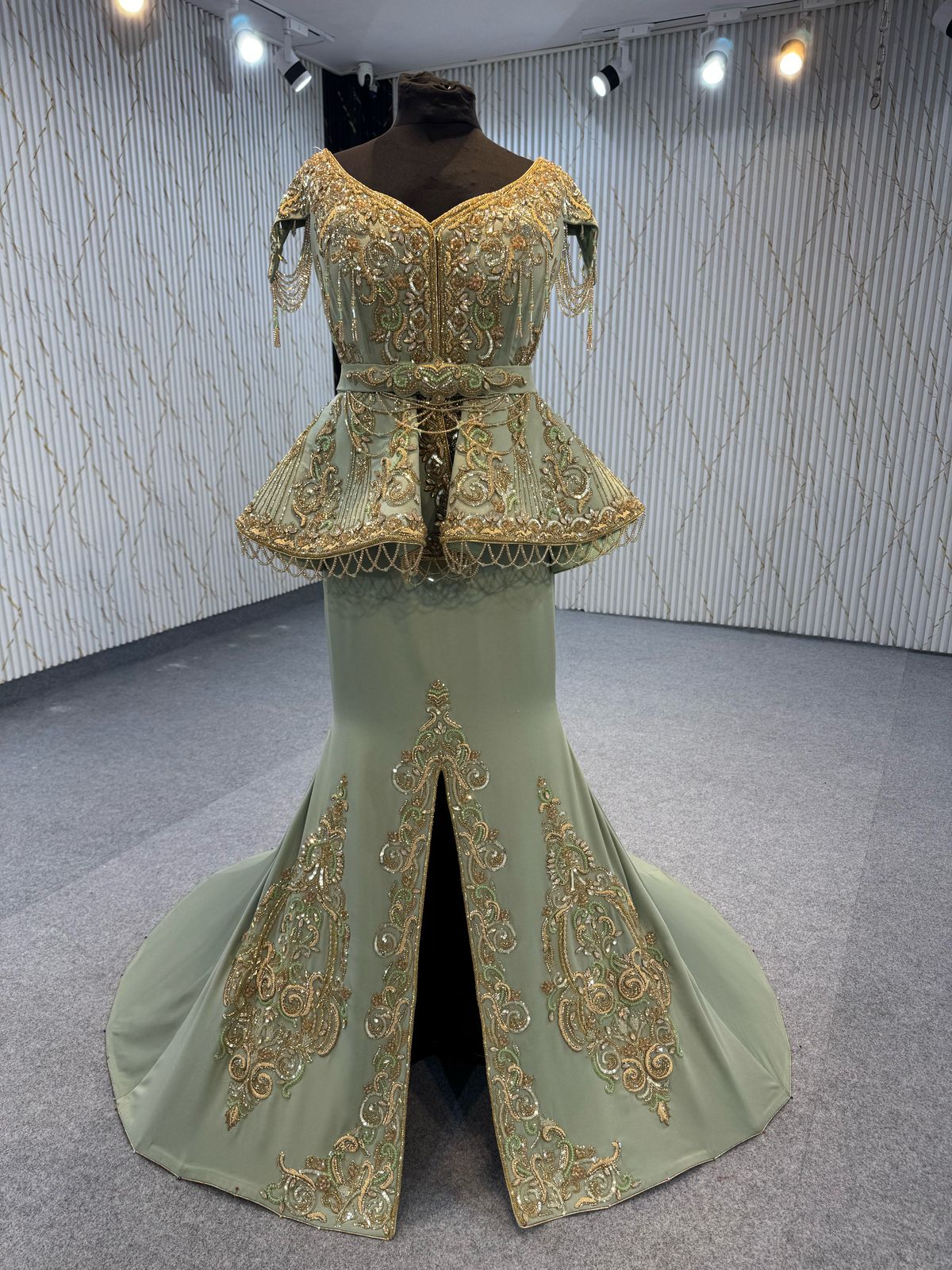 Mraf8829 karakou with cape