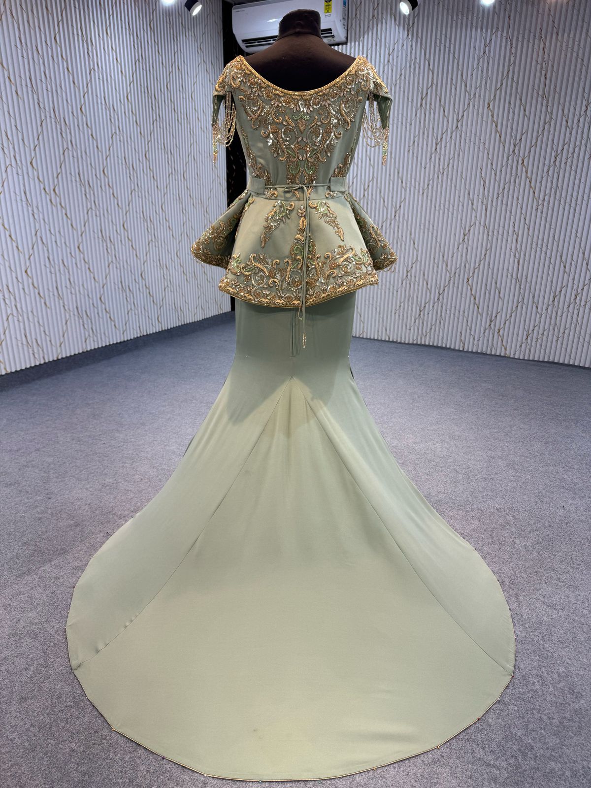 Mraf8829 karakou with cape