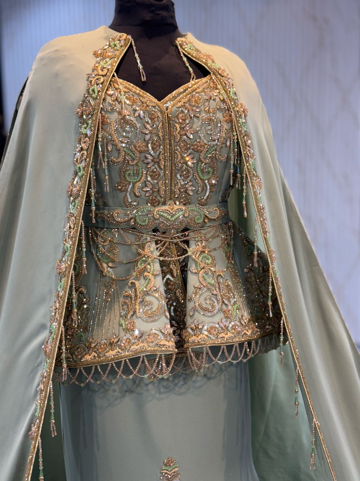 Mraf8829 karakou with cape