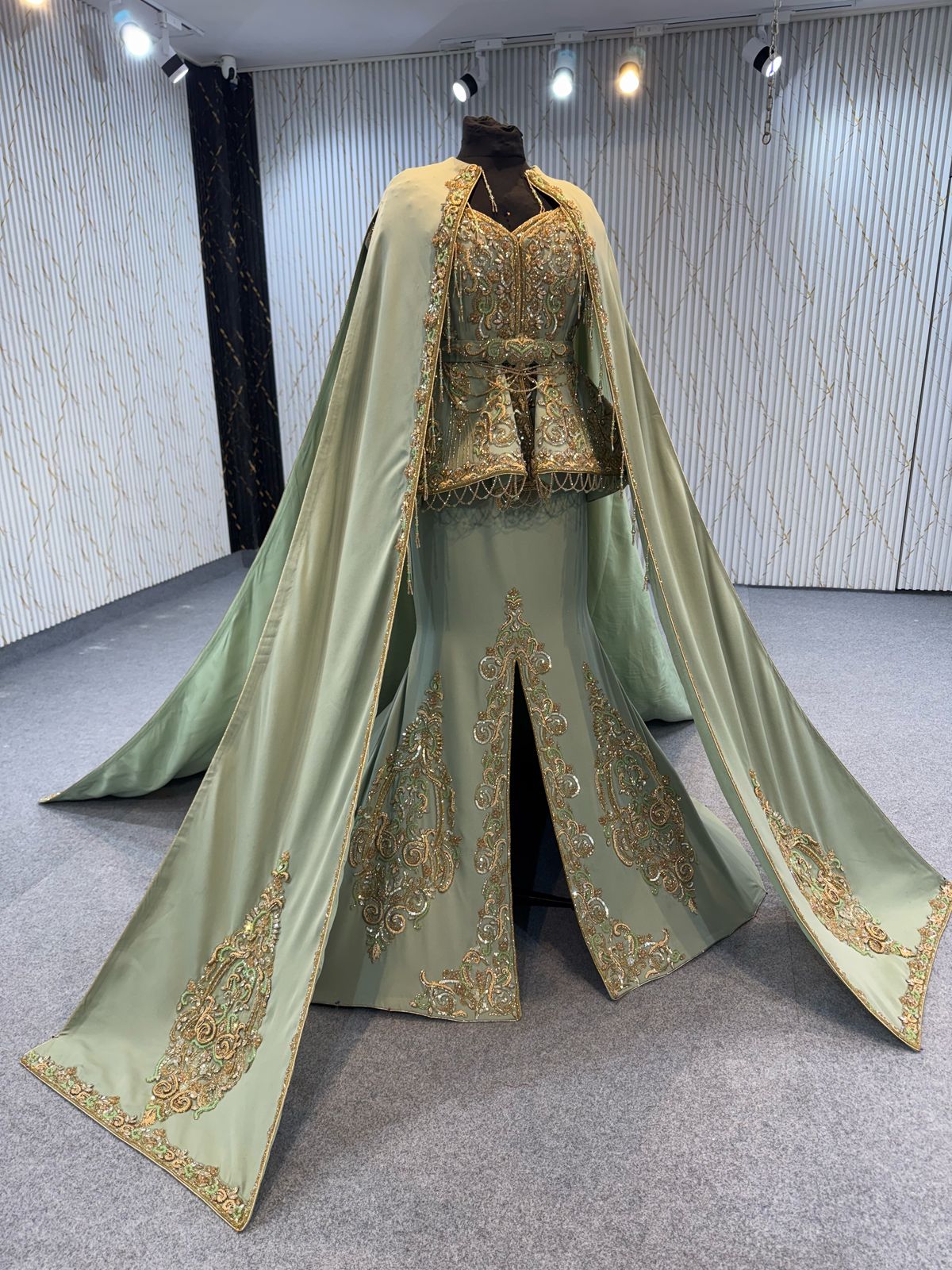 Mraf8829 karakou with cape
