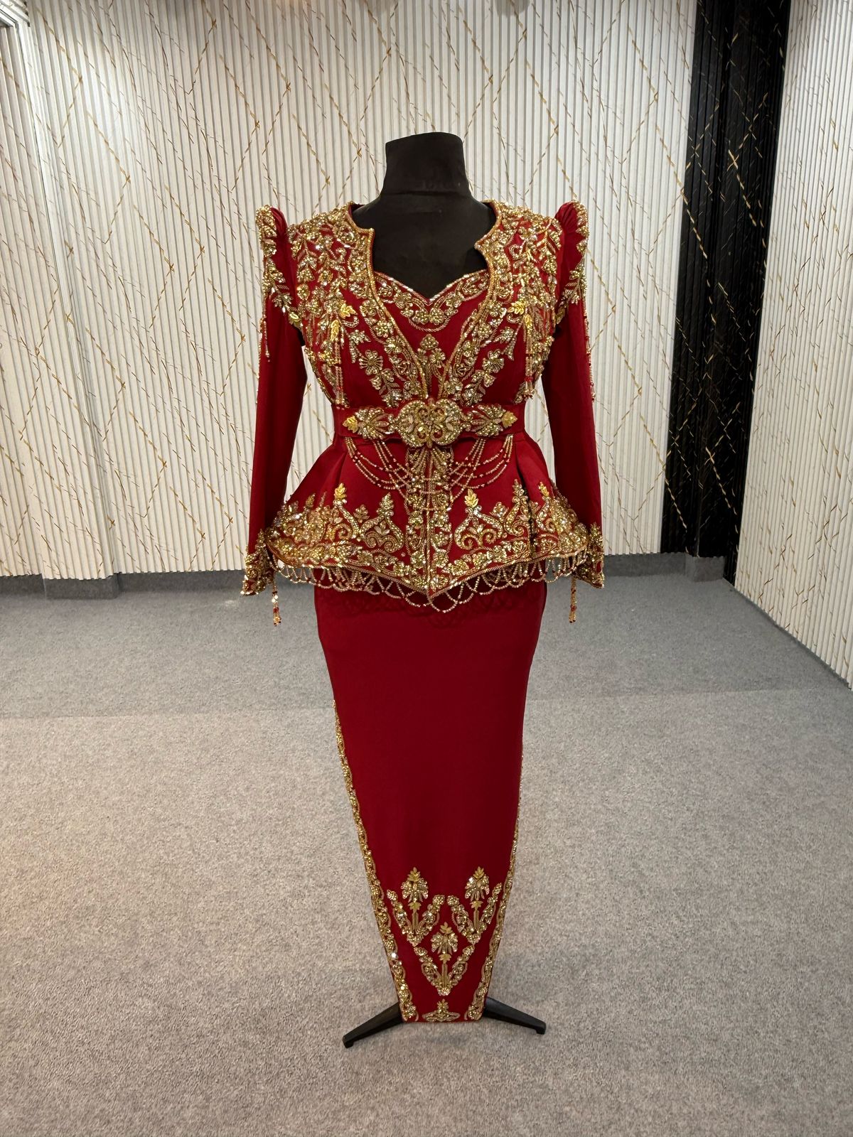 Mraf8823 Karakou with cape