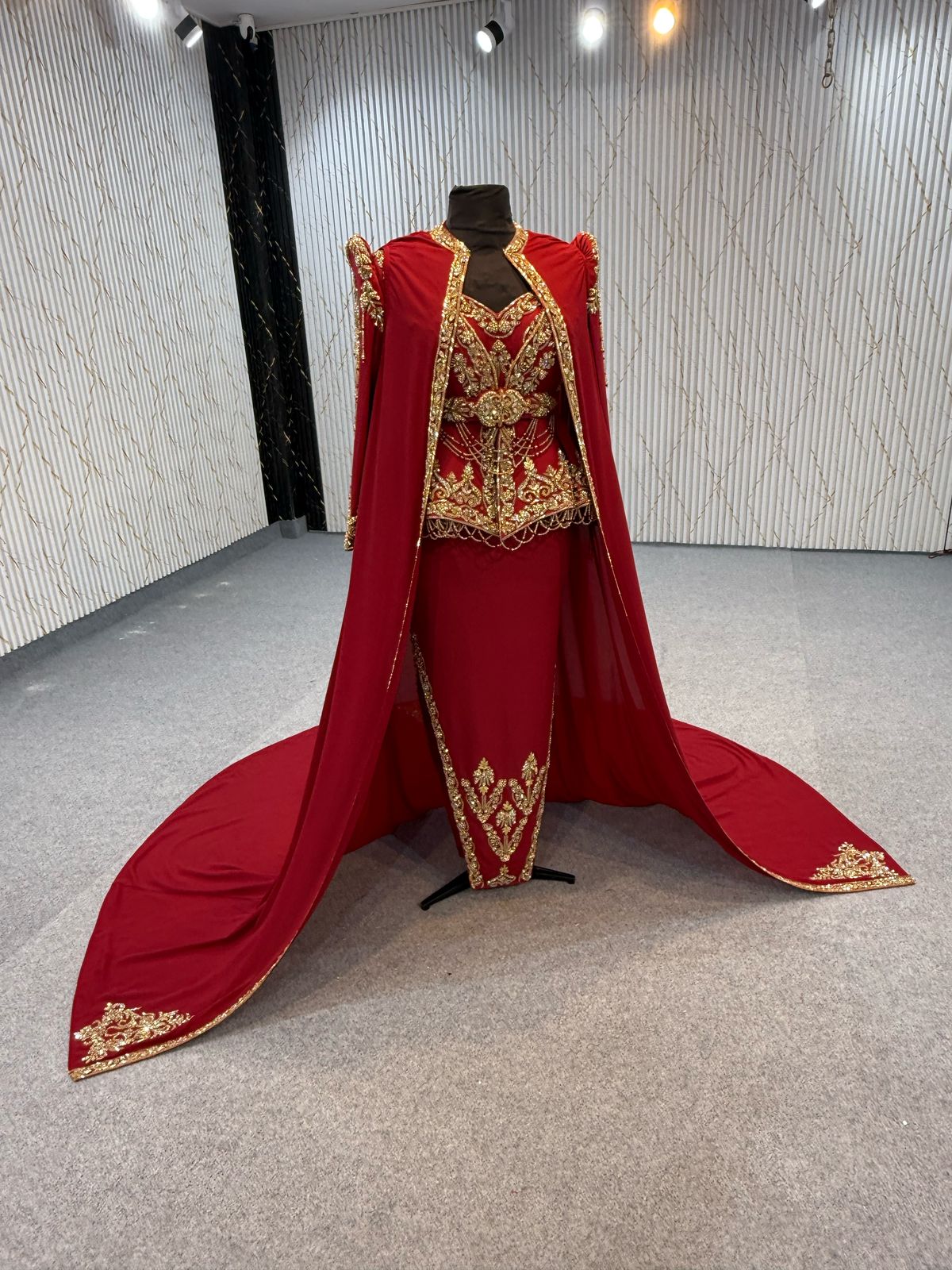 Mraf8823 Karakou with cape