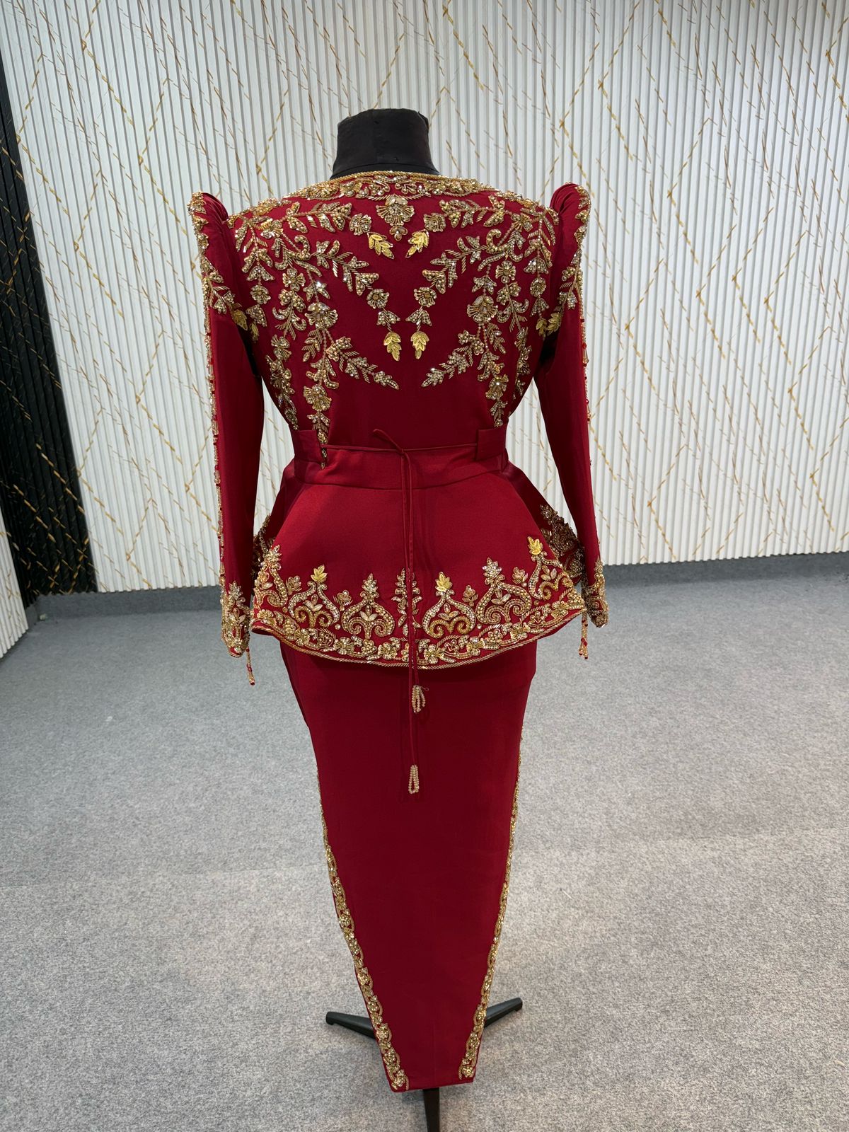 Mraf8823 Karakou with cape
