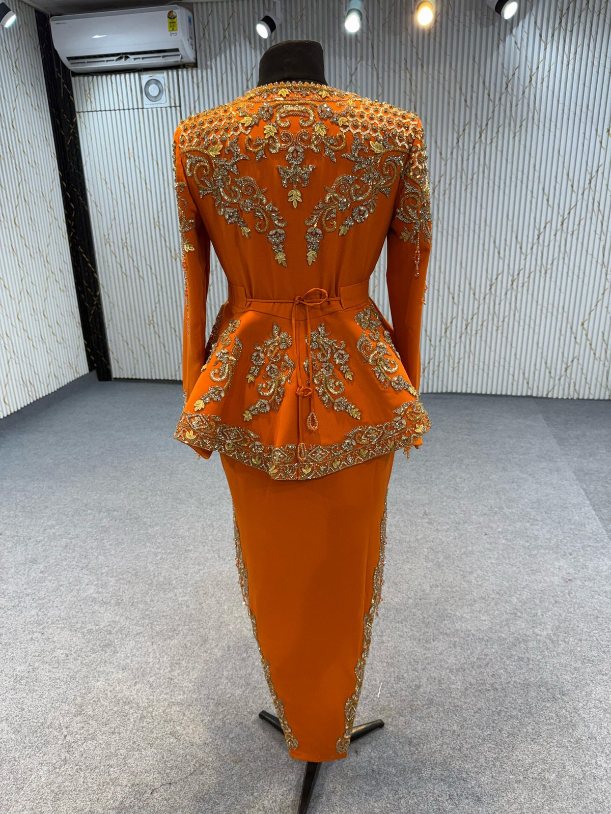 Mraf8830 Karakou with cape