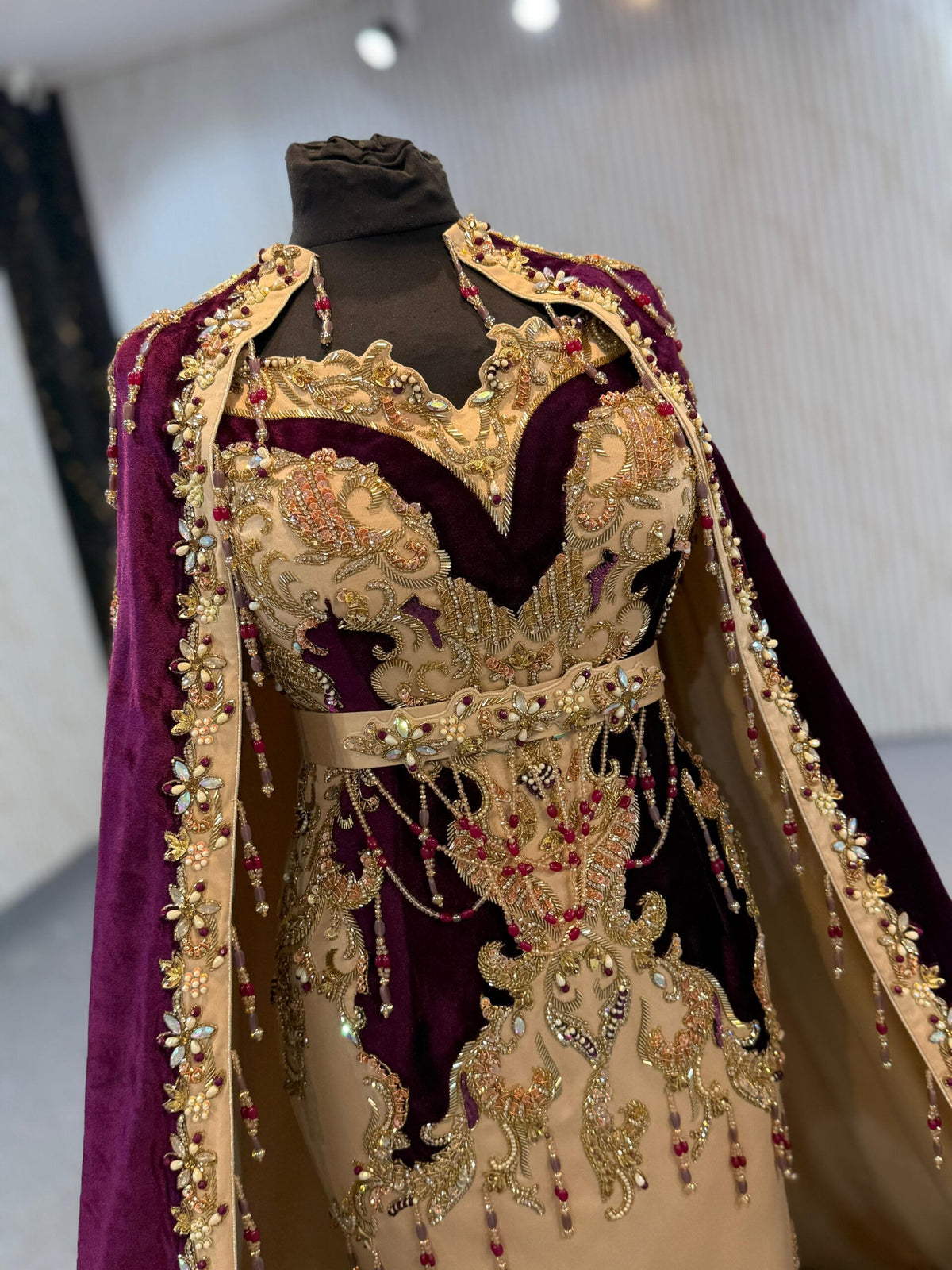 MRAF8852 Karakou with removable cape