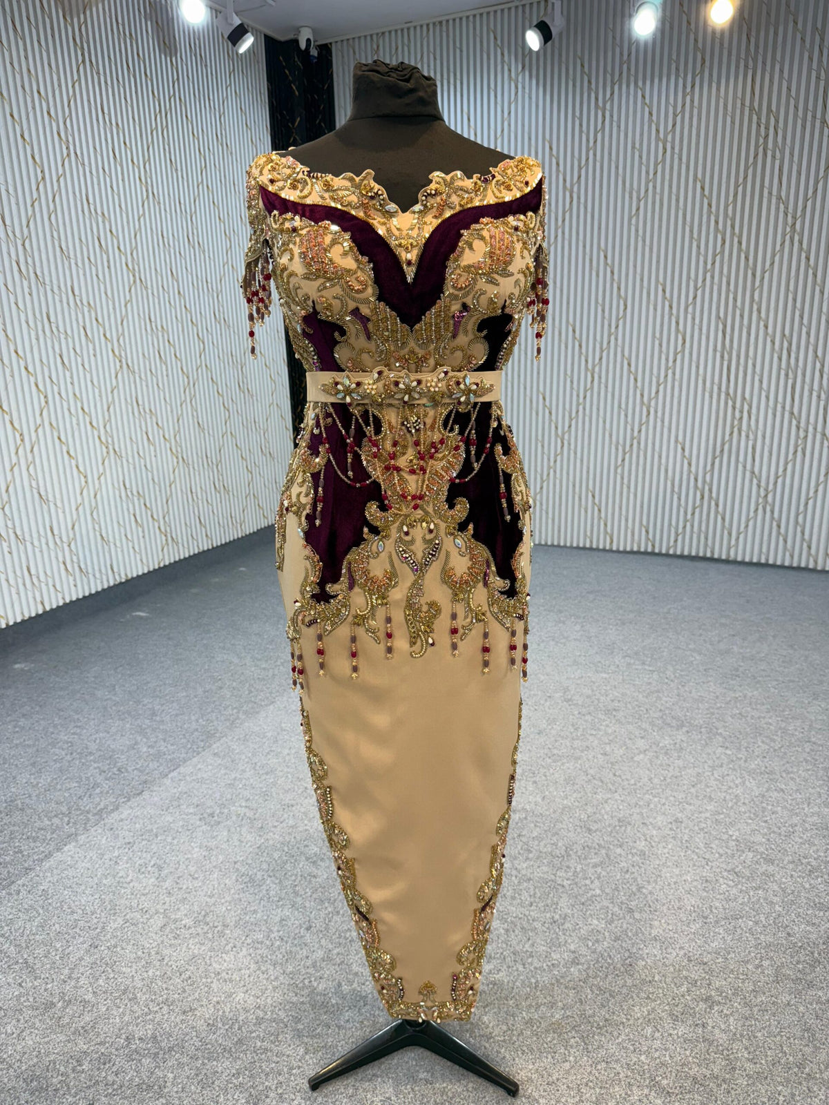 MRAF8852 Karakou with removable cape
