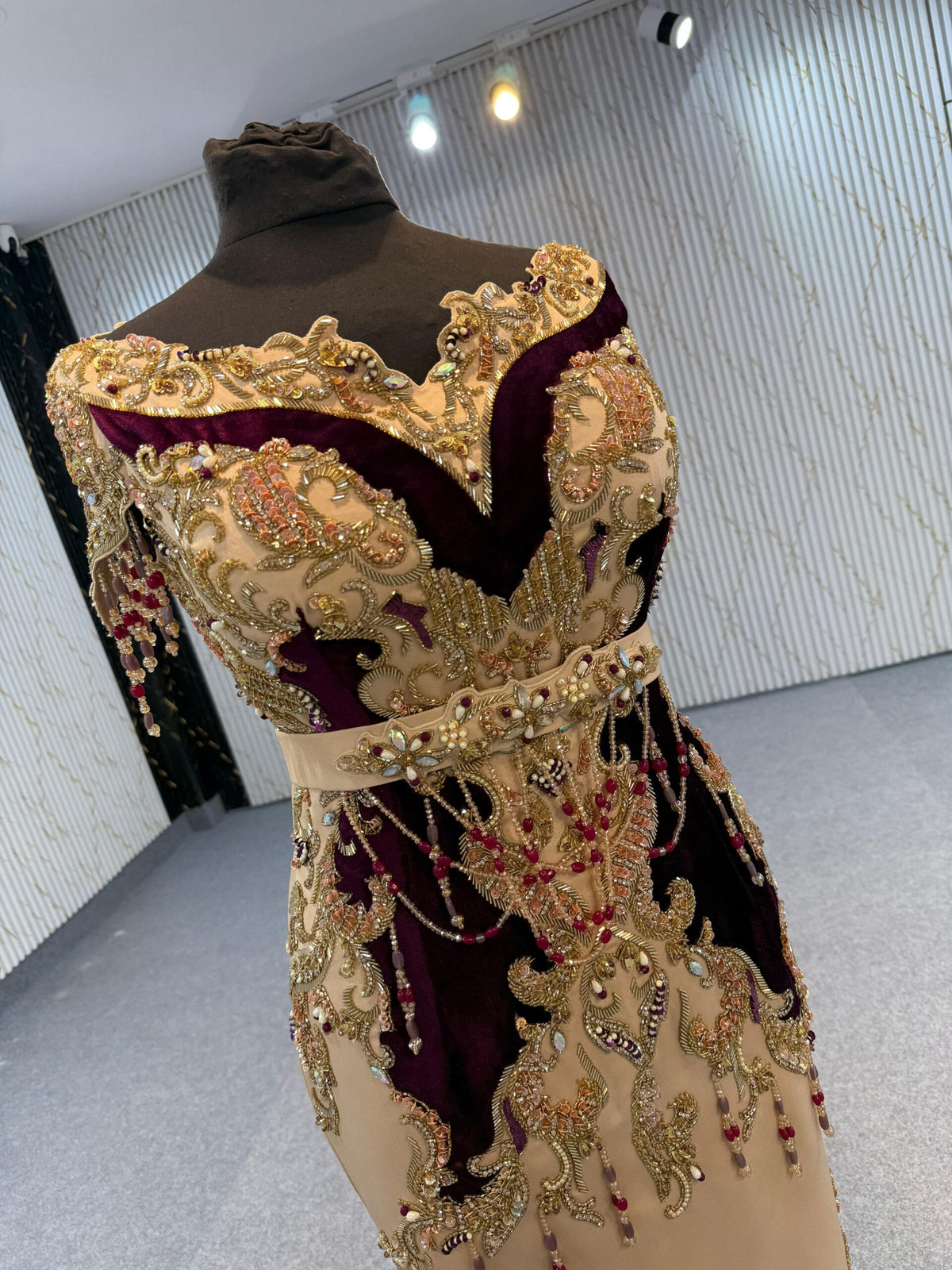 MRAF8852 Karakou with removable cape