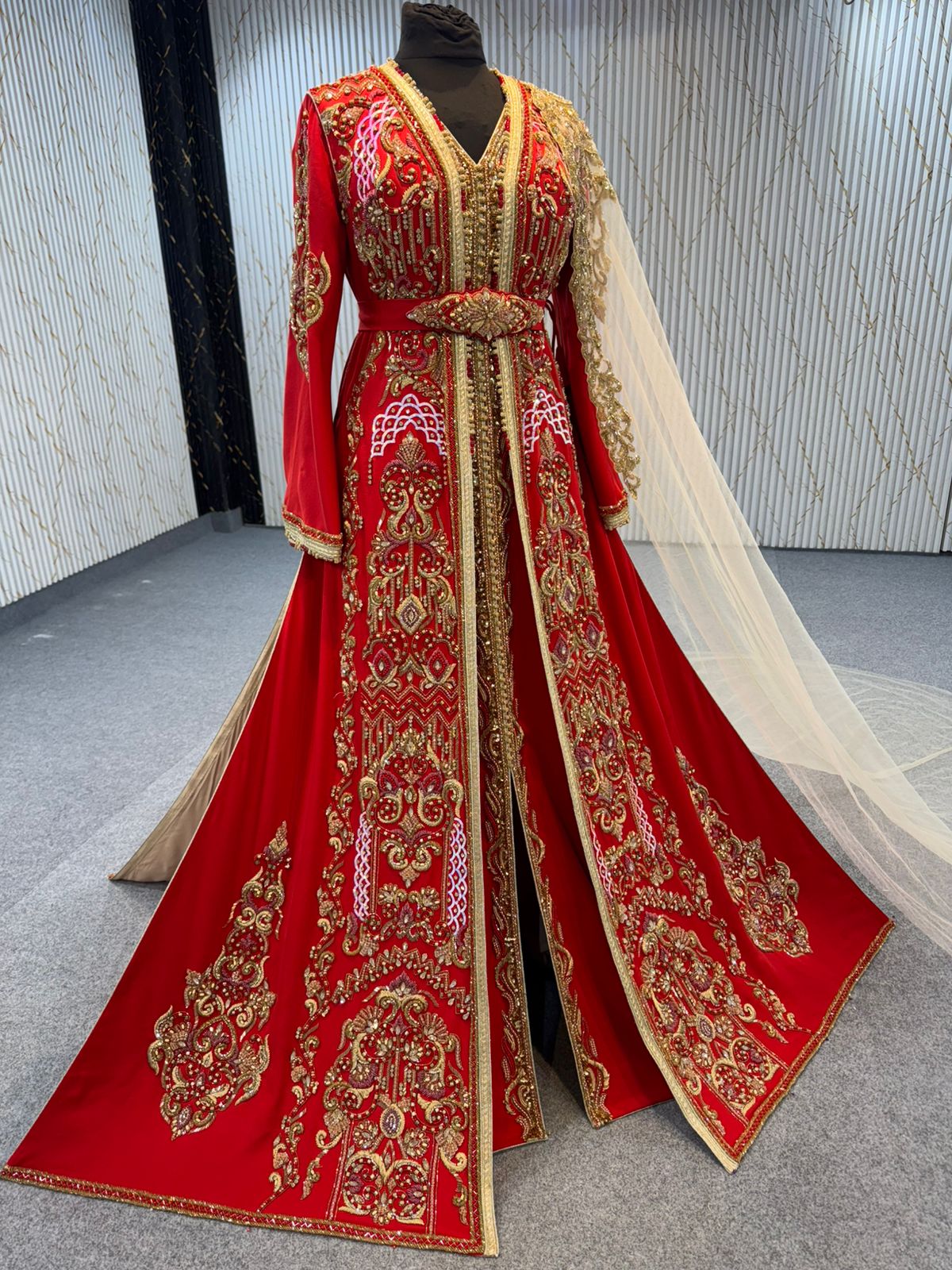 EAA34 Bridal Takshita with Veil
