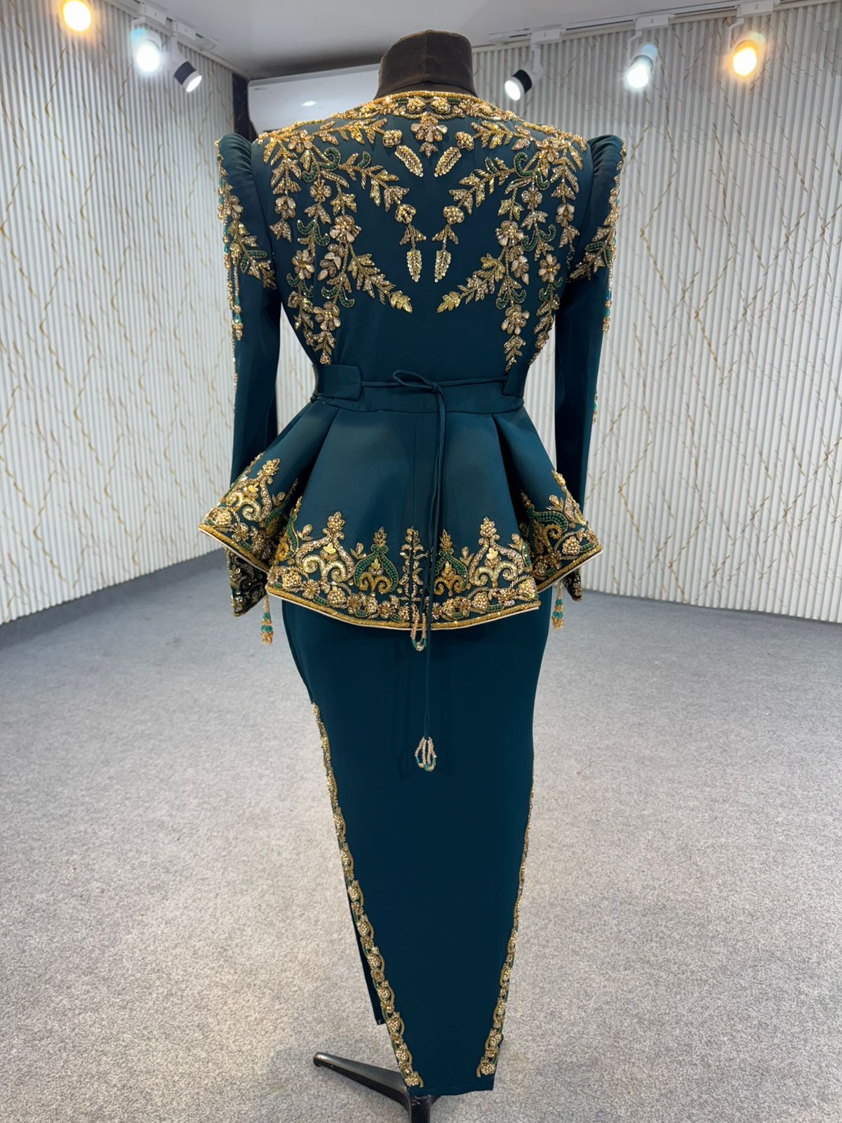 MRSF8856 Karakou with Removable Cape
