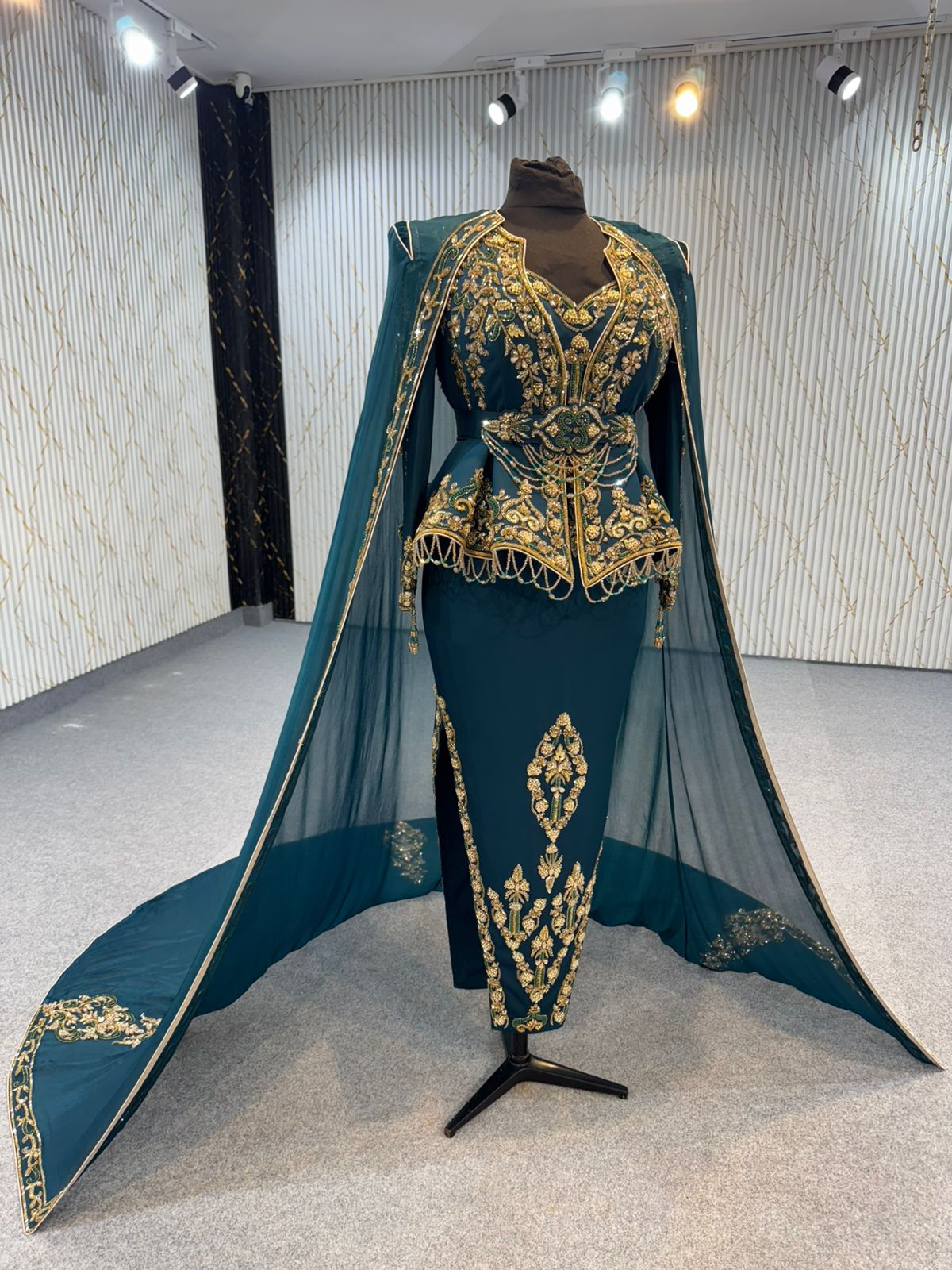 MRSF8856 Karakou with Removable Cape