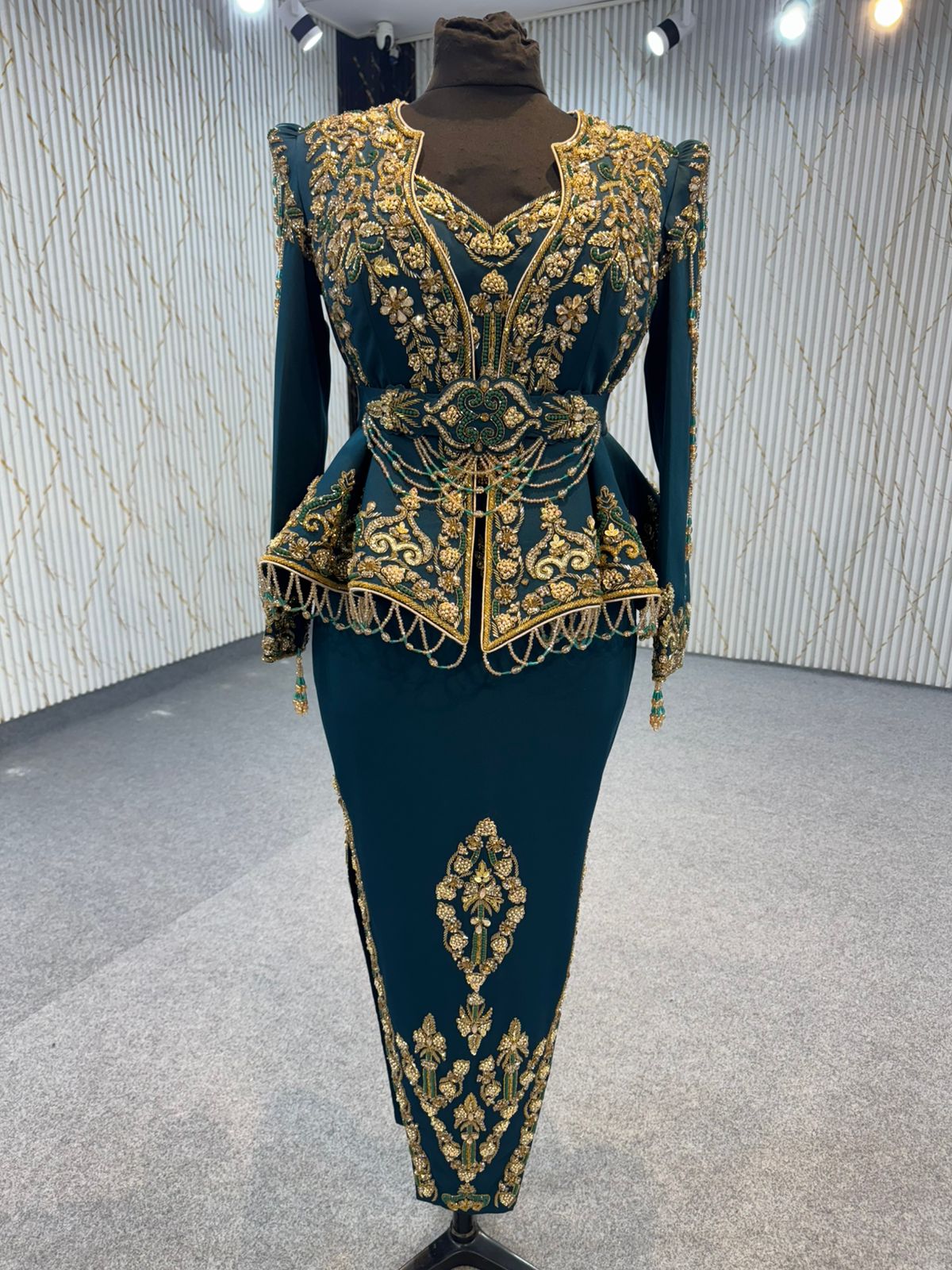 MRSF8856 Karakou with Removable Cape