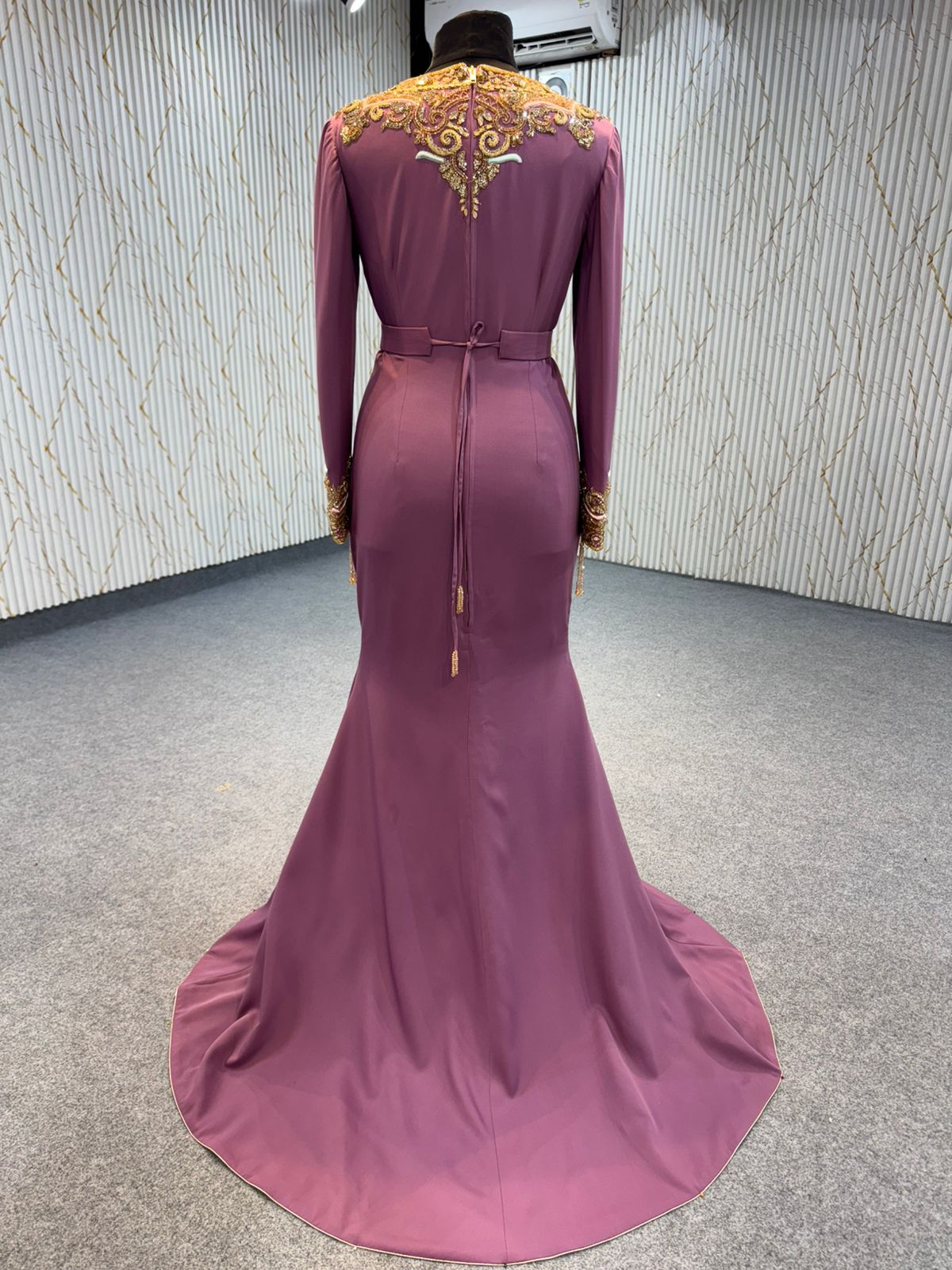 MRAF8875 Mermaid with Removable Collar