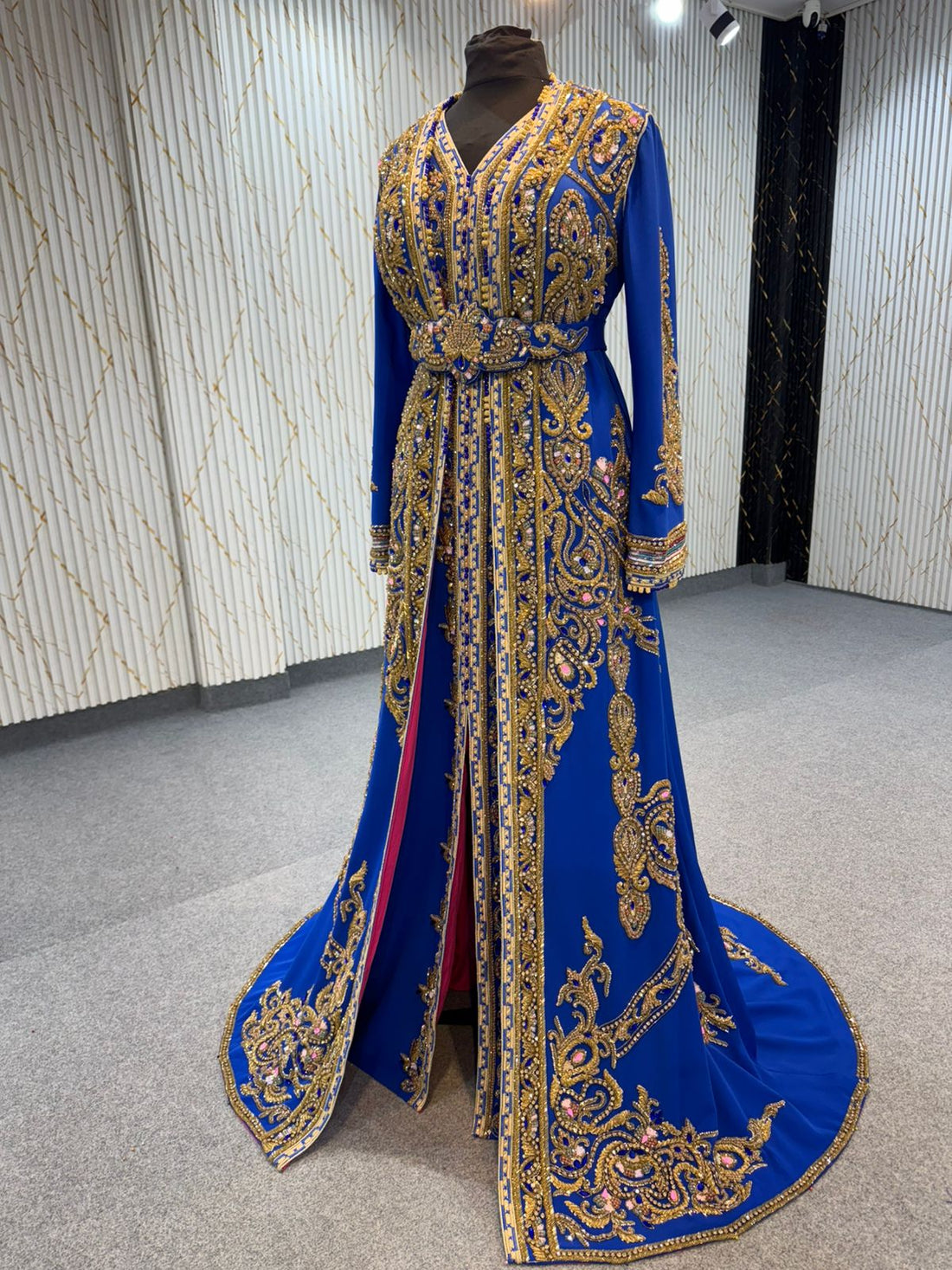 MRAA8880 Takshita with Removable Cape