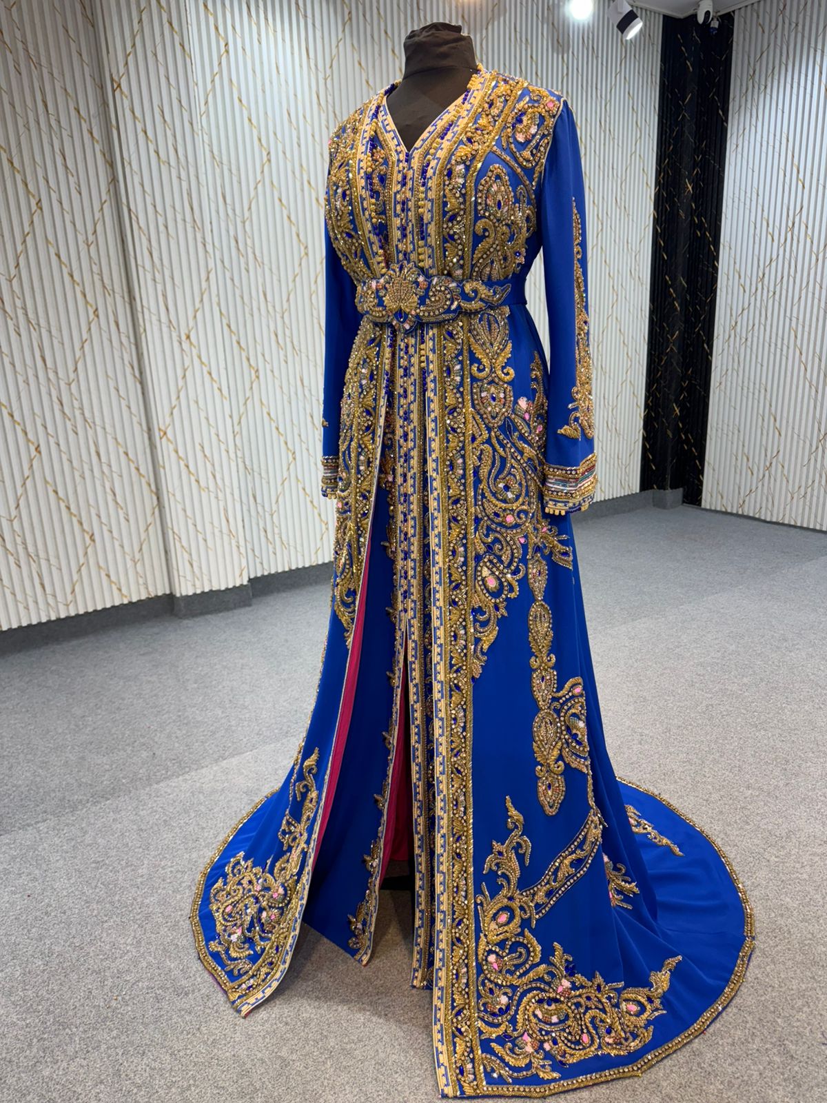 MRAA8880 Takshita with Removable Cape