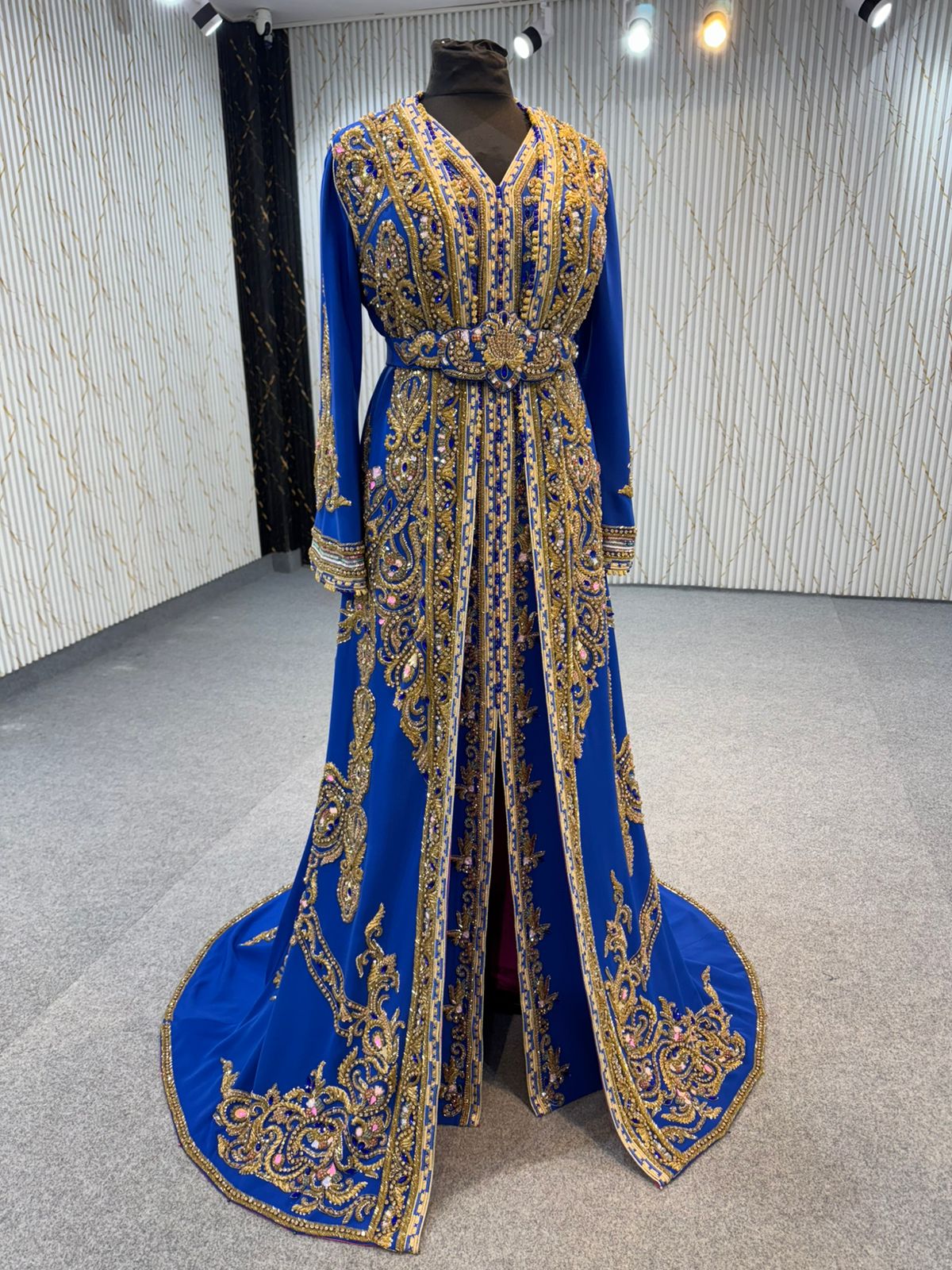 MRAA8880 Takshita with Removable Cape