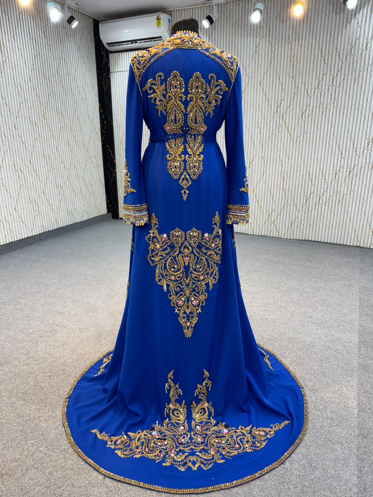 MRAA8880 Takshita with Removable Cape