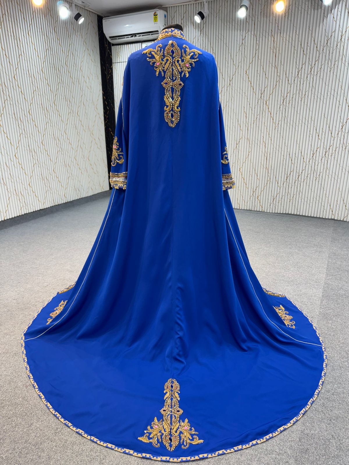 MRAA8880 Takshita with Removable Cape