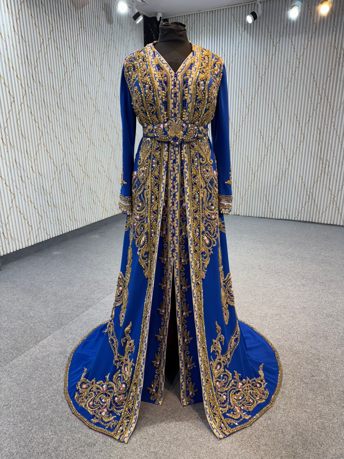 MRAA8880 Takshita with Removable Cape