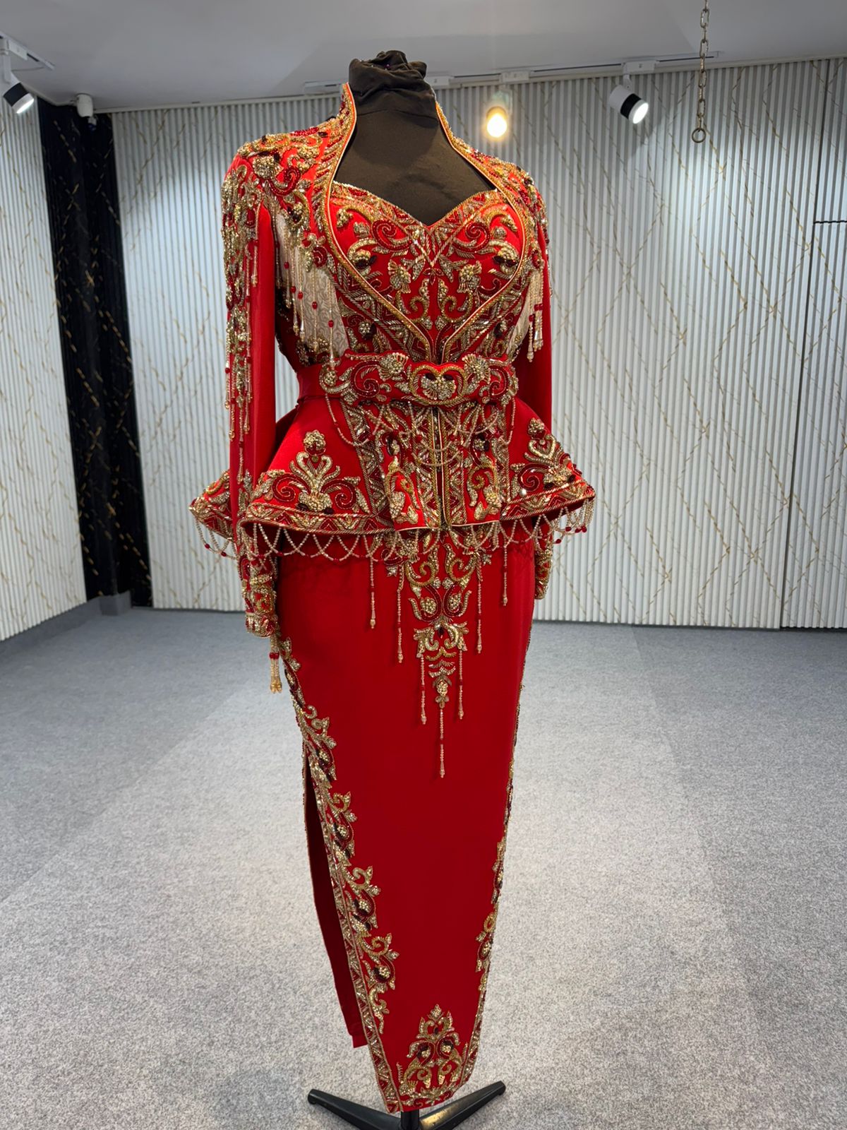 MRSF8920 Karakou with cape