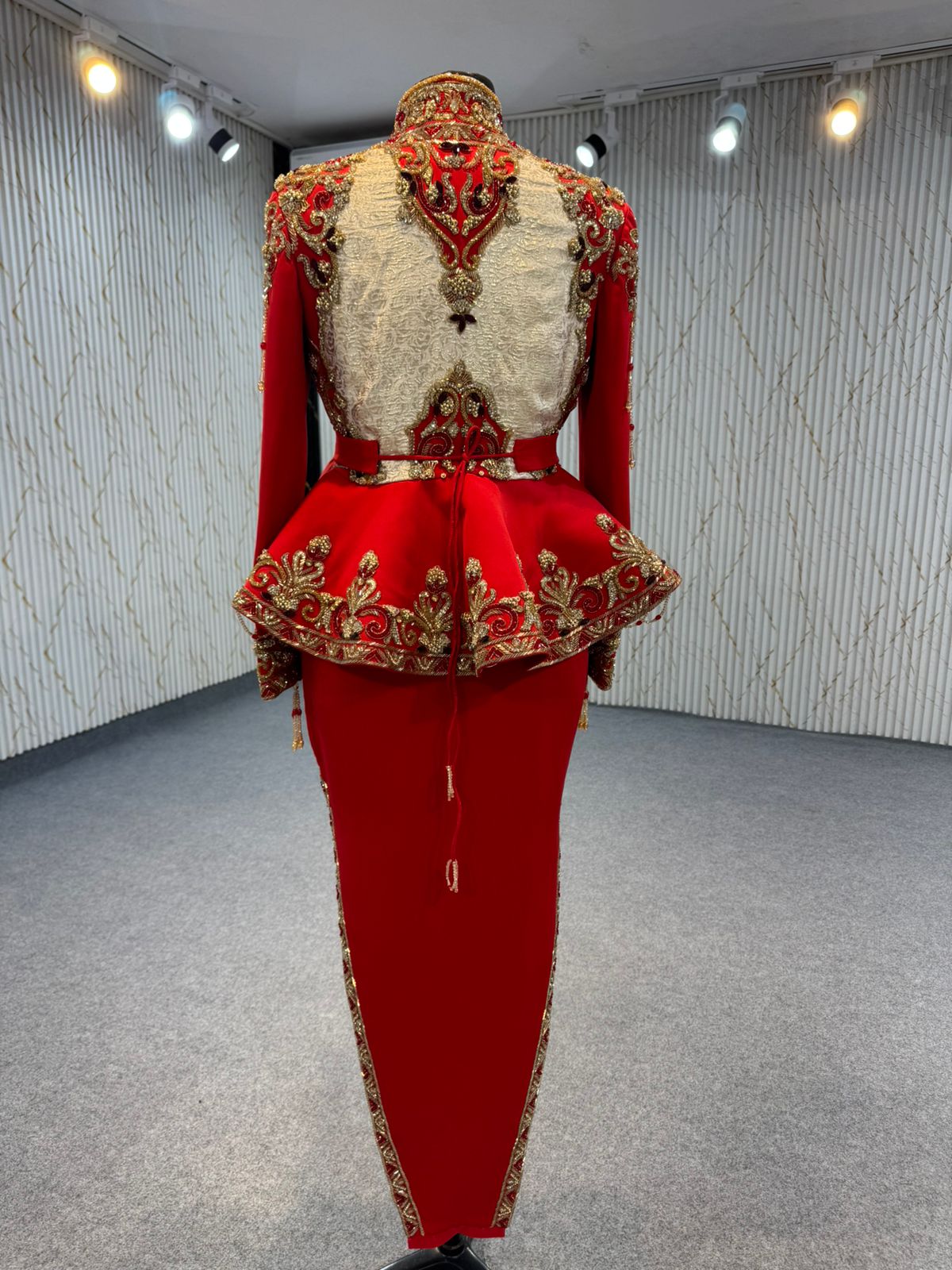 MRSF8920 Karakou with cape