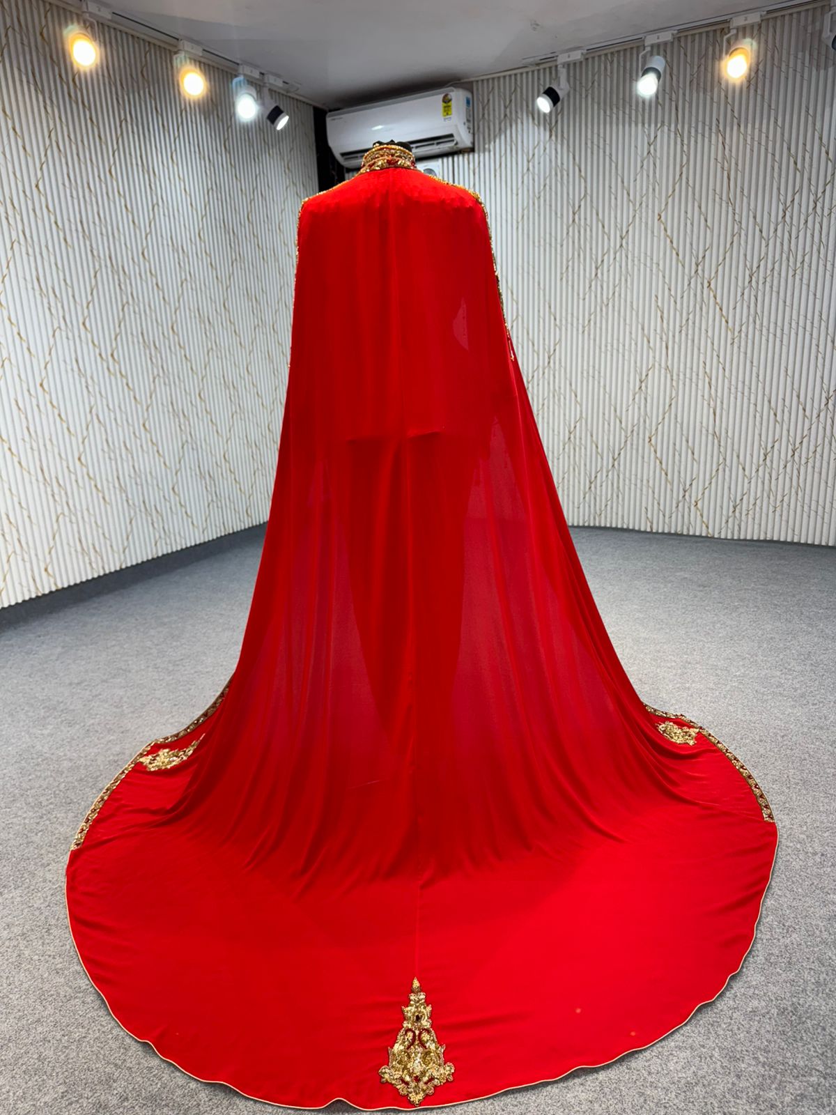 MRSF8920 Karakou with cape