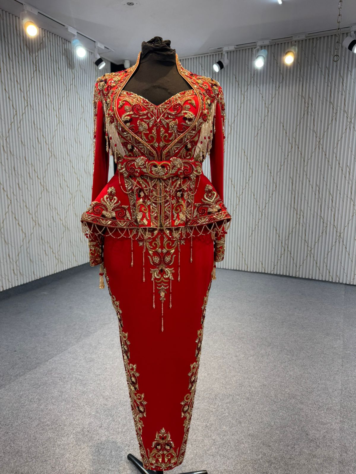 MRSF8920 Karakou with cape