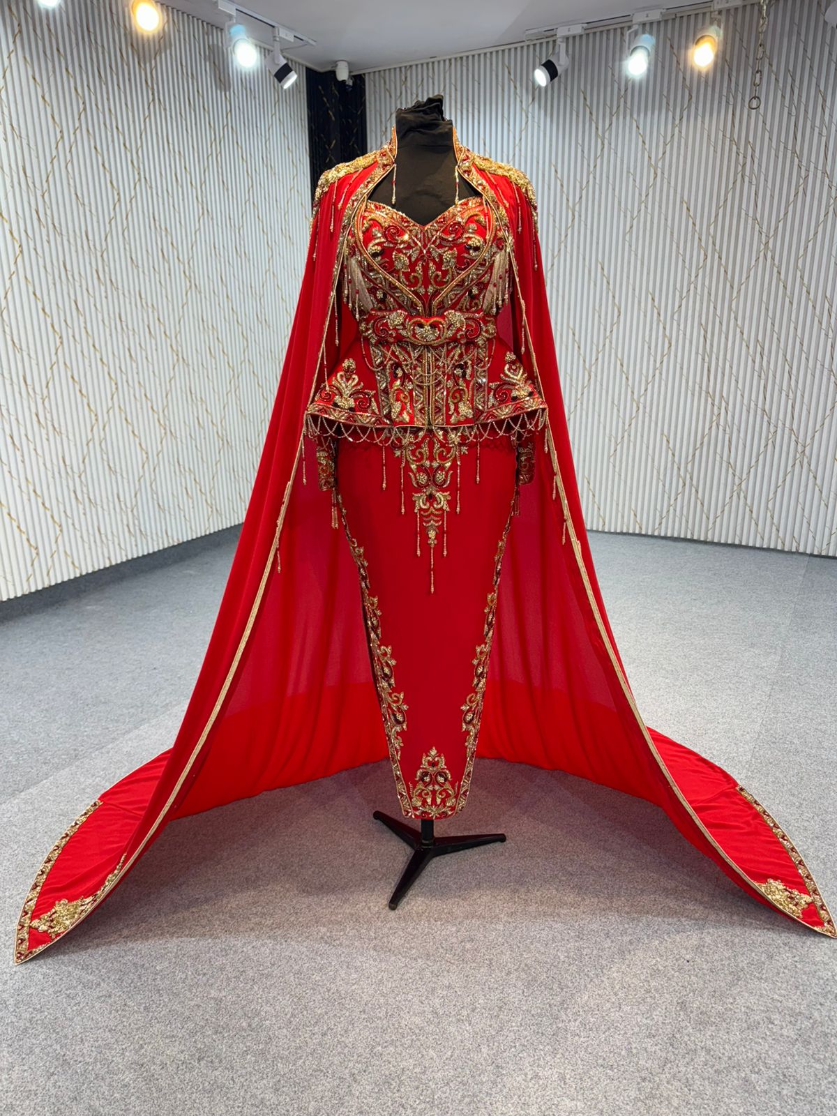 MRSF8920 Karakou with cape