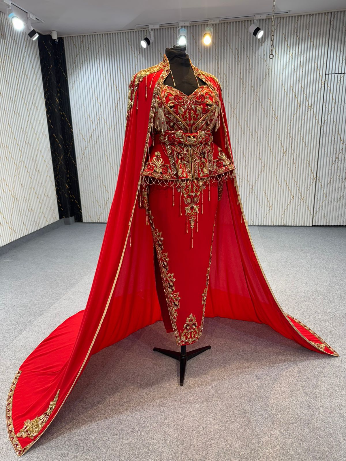 MRSF8920 Karakou with cape