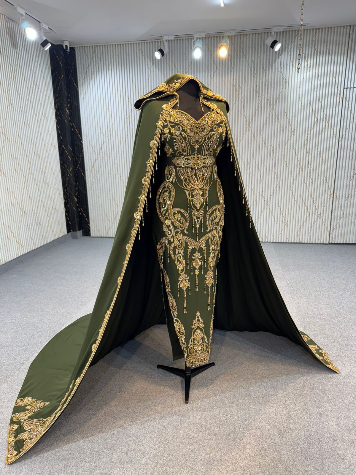 MRAF8925 Karakou with cape