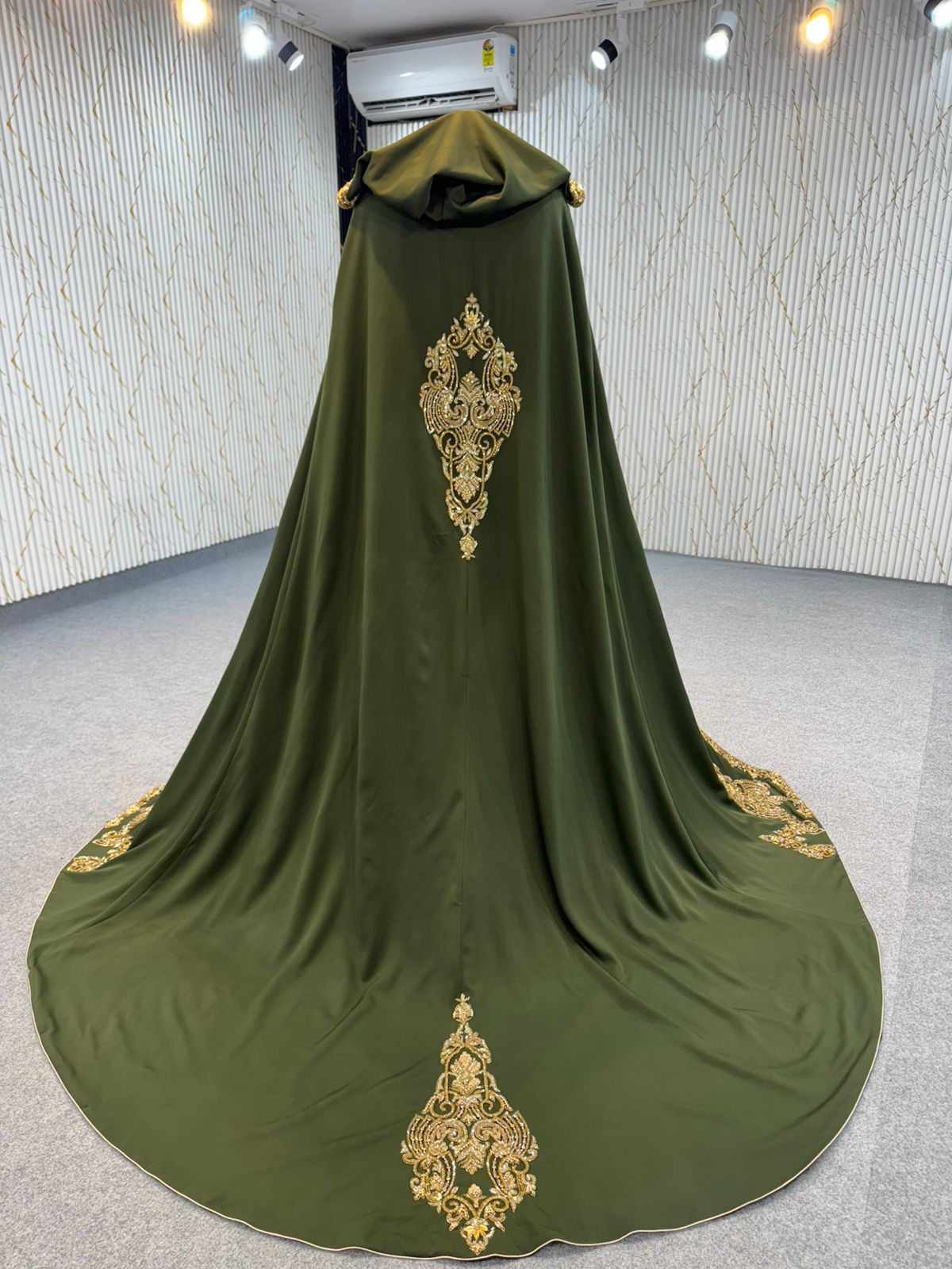 MRAF8925 Karakou with cape