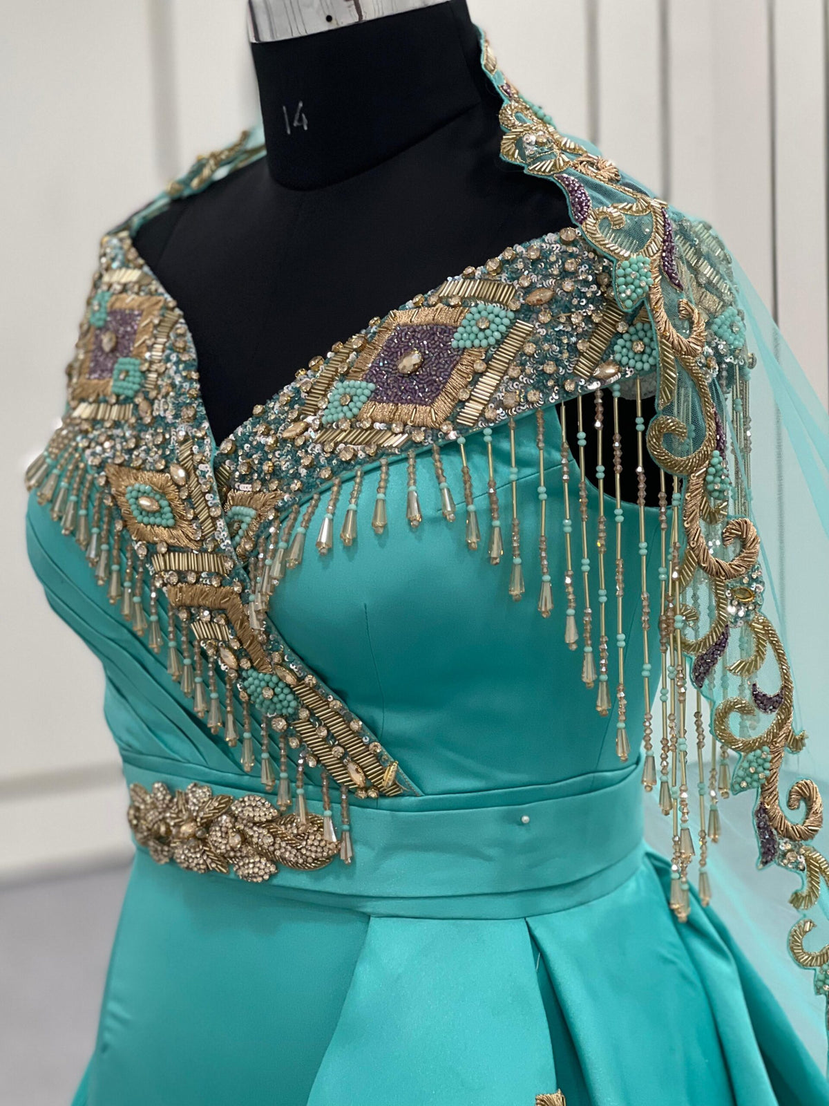 SC3 Badroune with removable Cape
