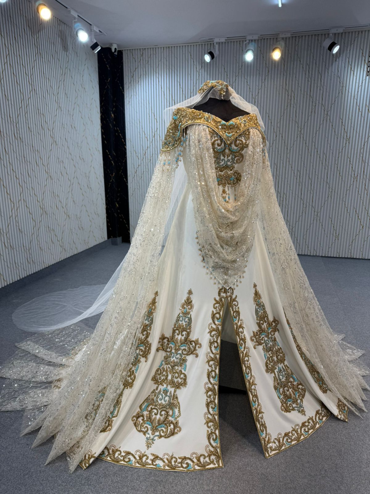 MRSF8944 Chaoui Dress Algerien Ref. number: Price: €