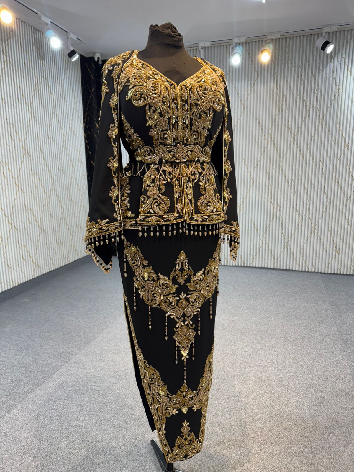 Mraa8959 Karakou with long sleeves