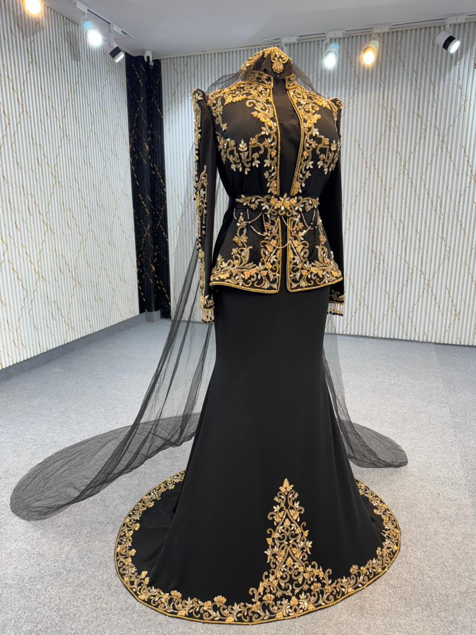 Mraf9059 Karakou with robe Sirene
