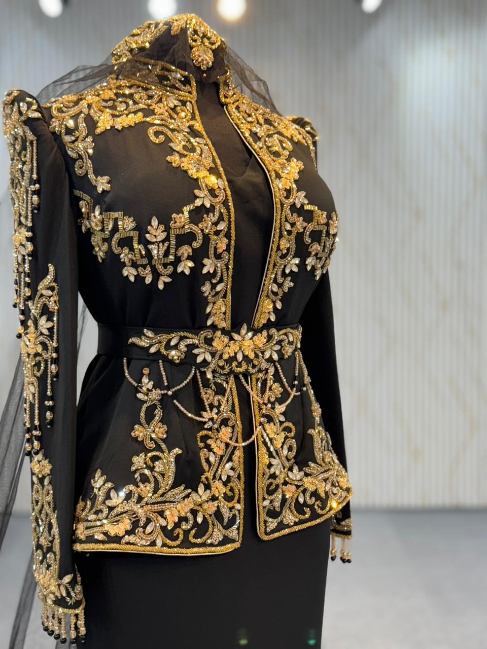 Mraf9059 Karakou with robe Sirene