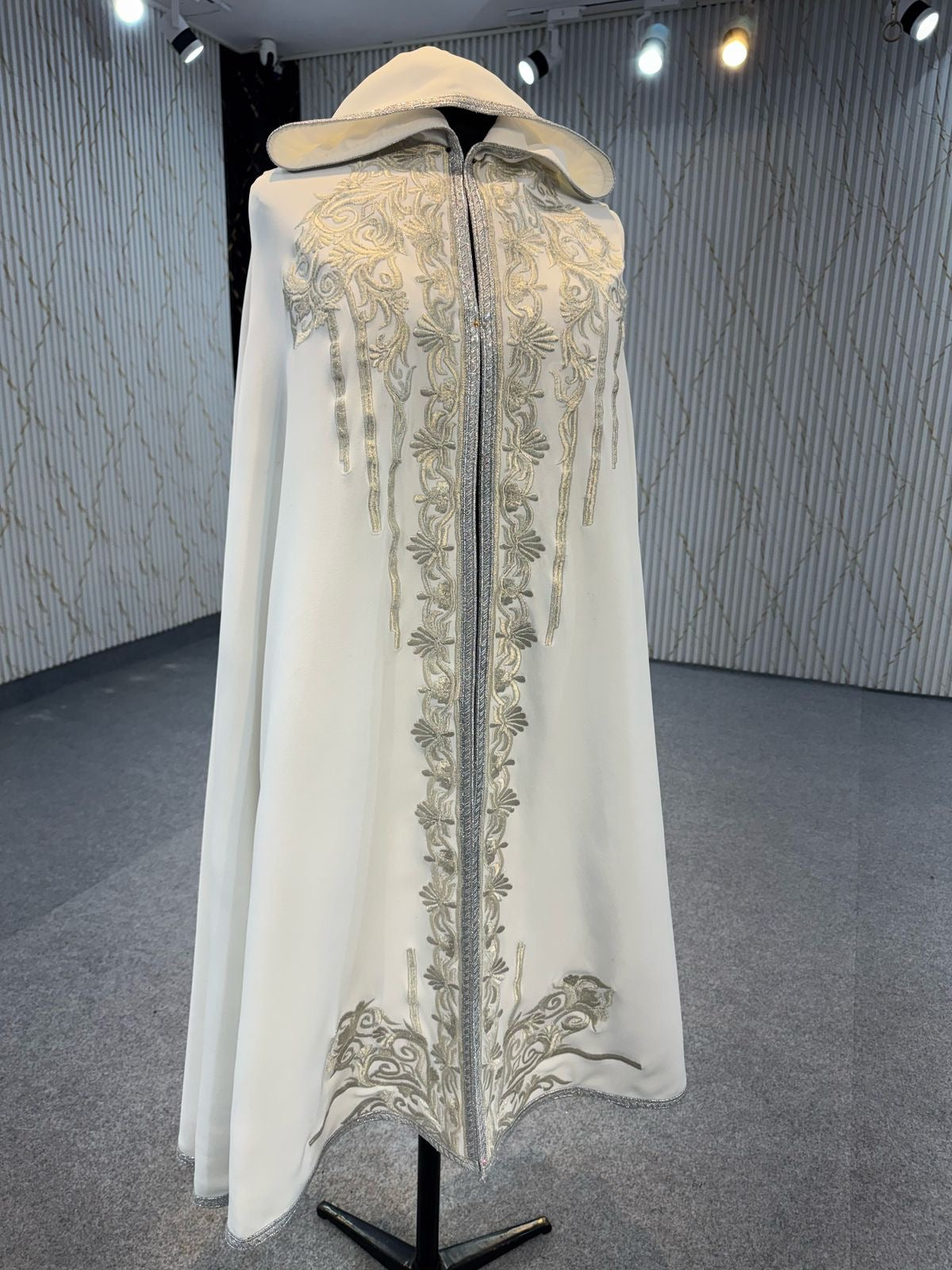 Cape homme blanc