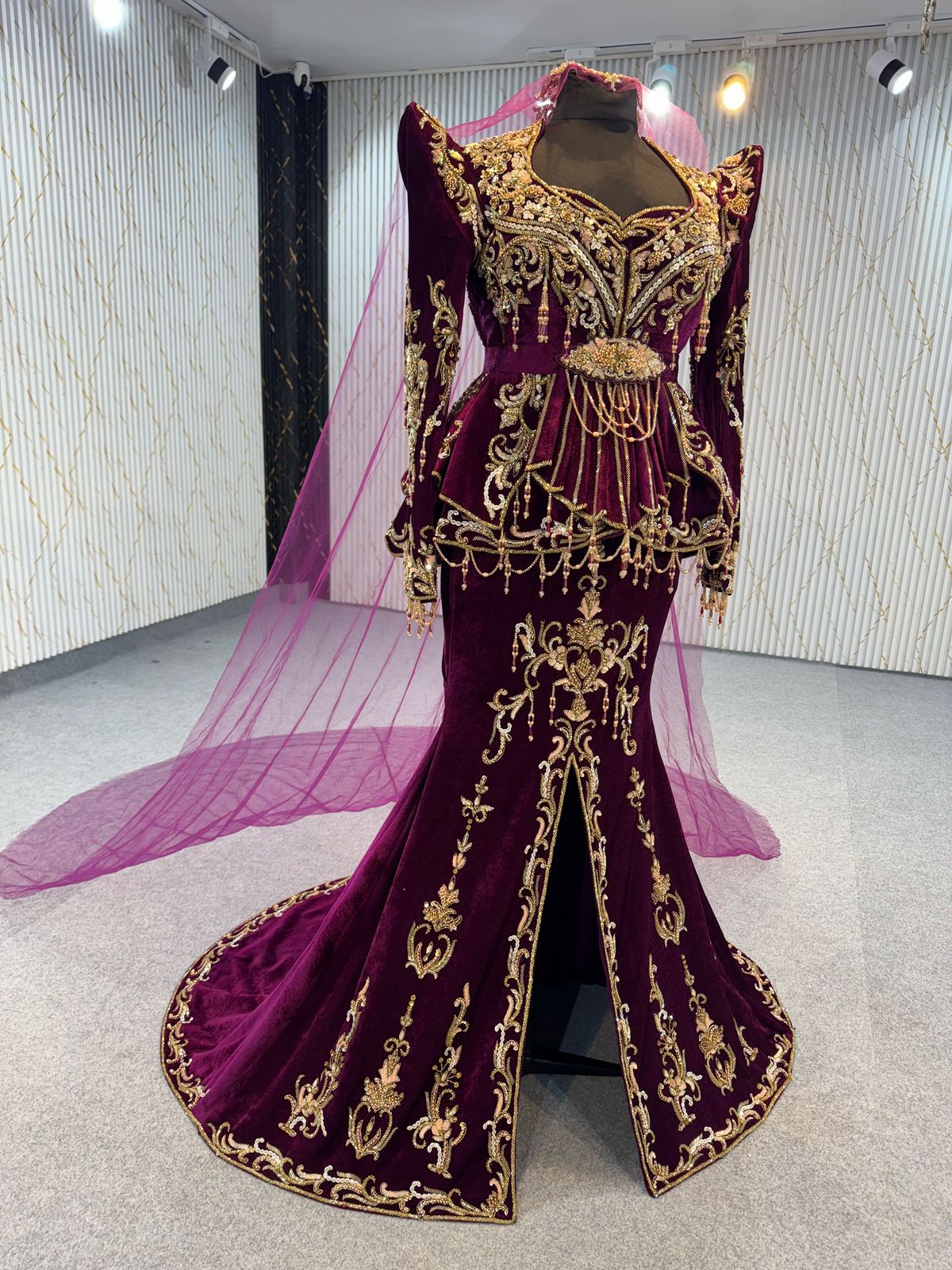 MRAF7039 KARAKOU WITH ROBE SIRENE